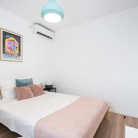 Spacious 2 Bdr Flat In The Old Town Bucharest Exterior photo