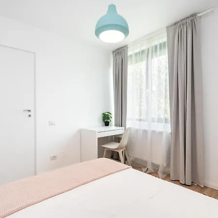 Spacious 2 Bdr Flat In The Old Town Bucharest Exterior photo