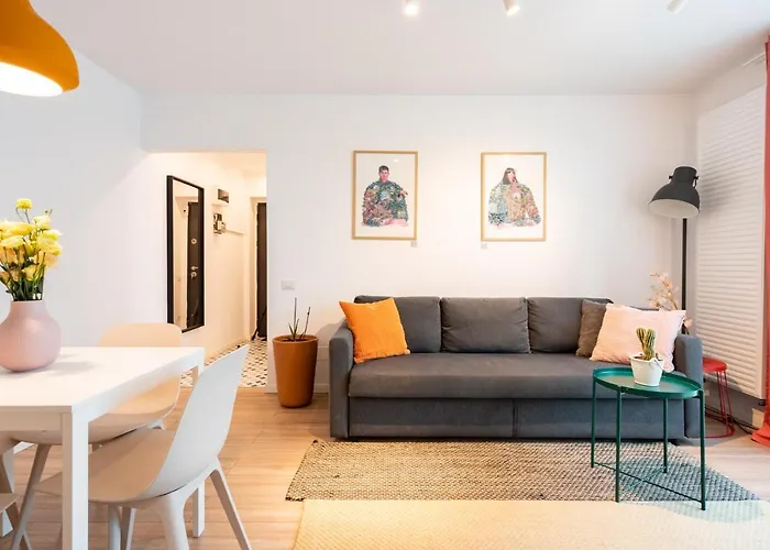 Spacious 2 Bdr Flat In The Old Town