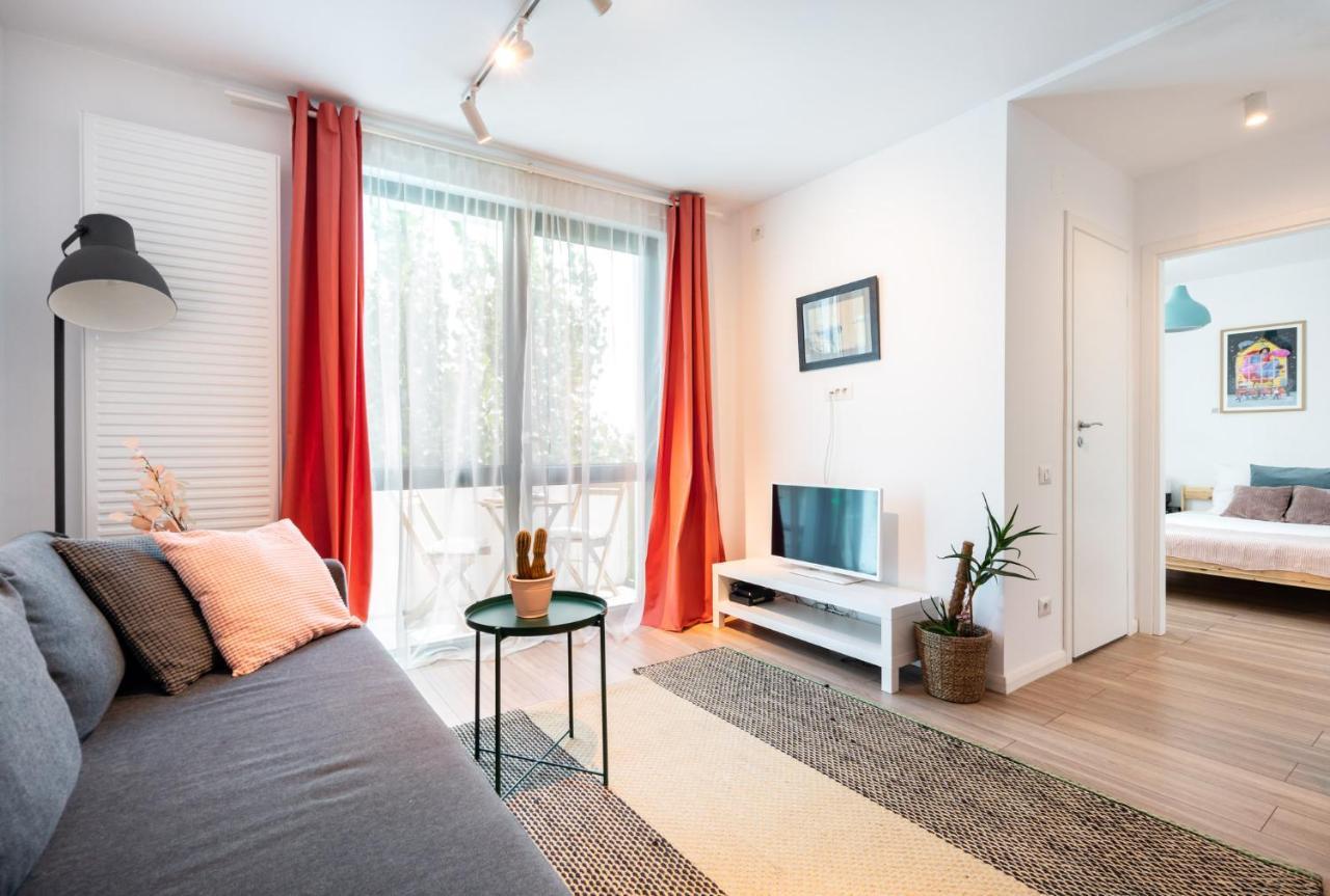 Spacious 2 Bdr Flat In The Old Town Apartment