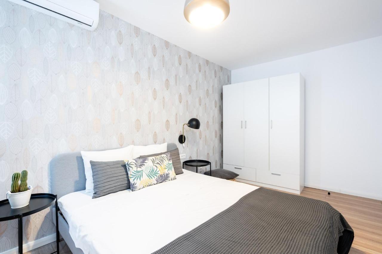 Apartment Spacious 2 Bdr Flat In The Old Town