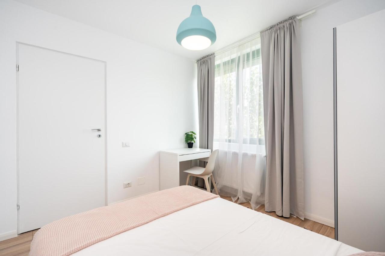 Spacious 2 Bdr Flat In The Old Town Apartment
